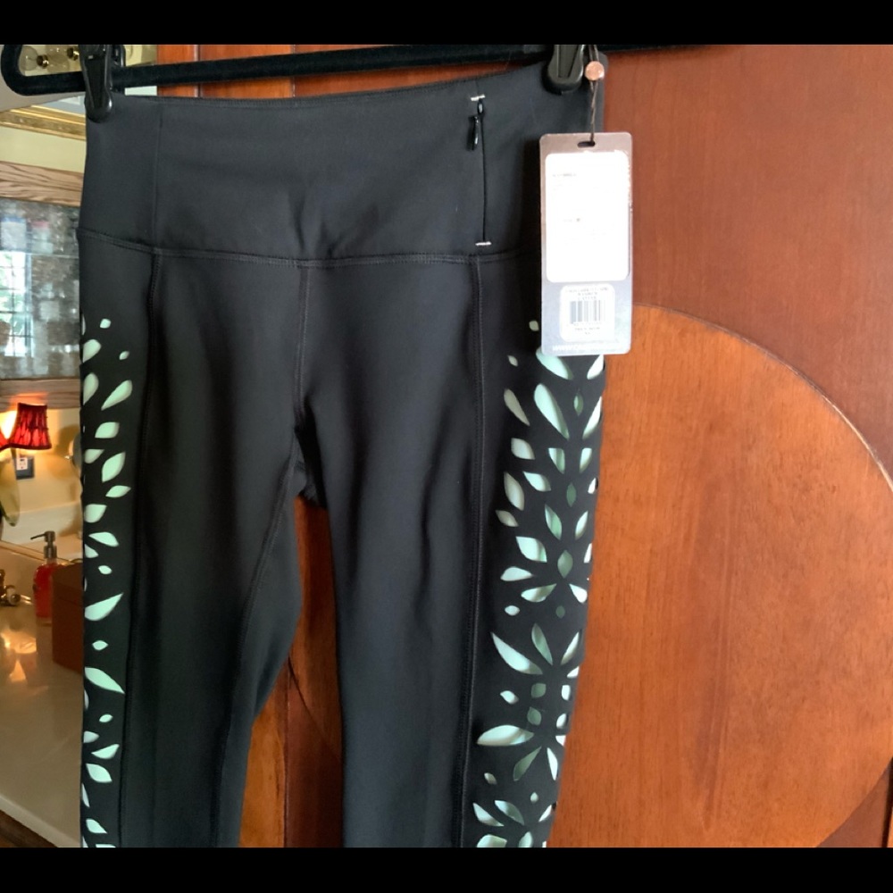 BOGO CALIA CAPRI NEW WITH TAGS, SIZE XS BLACK